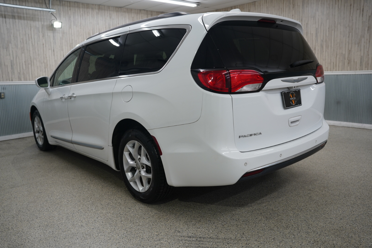 Chrysler Pacifica Touring-L FWD 2017