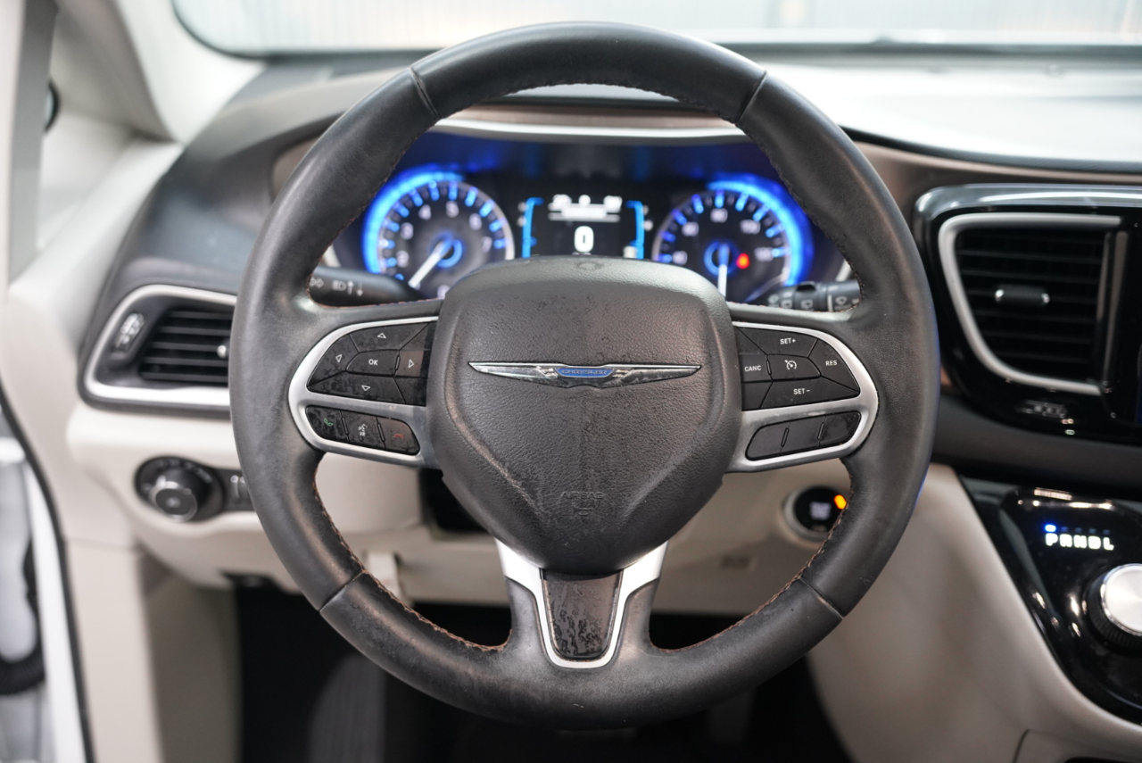 Chrysler Pacifica Touring-L FWD 2017