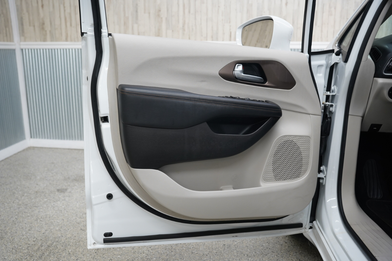 Chrysler Pacifica Touring-L FWD 2017