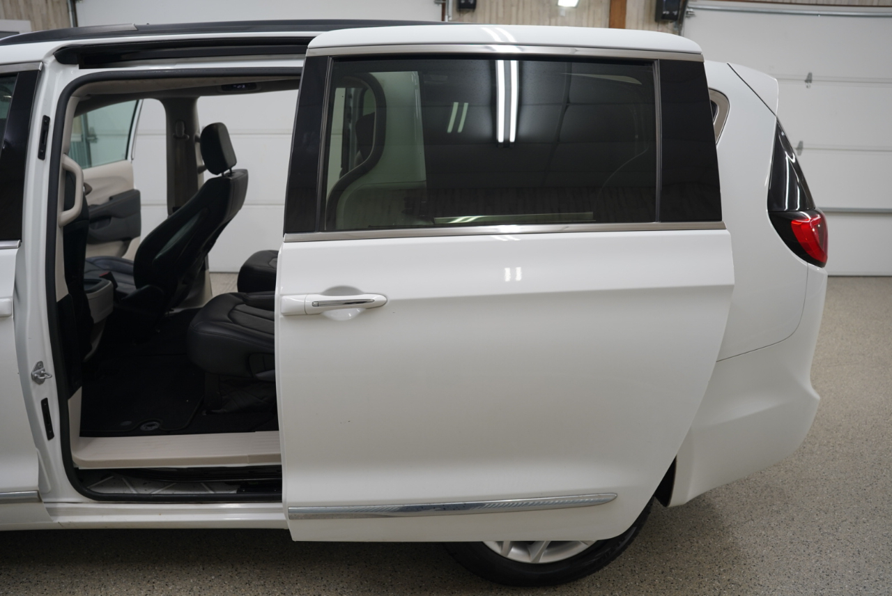 Chrysler Pacifica Touring-L FWD 2017