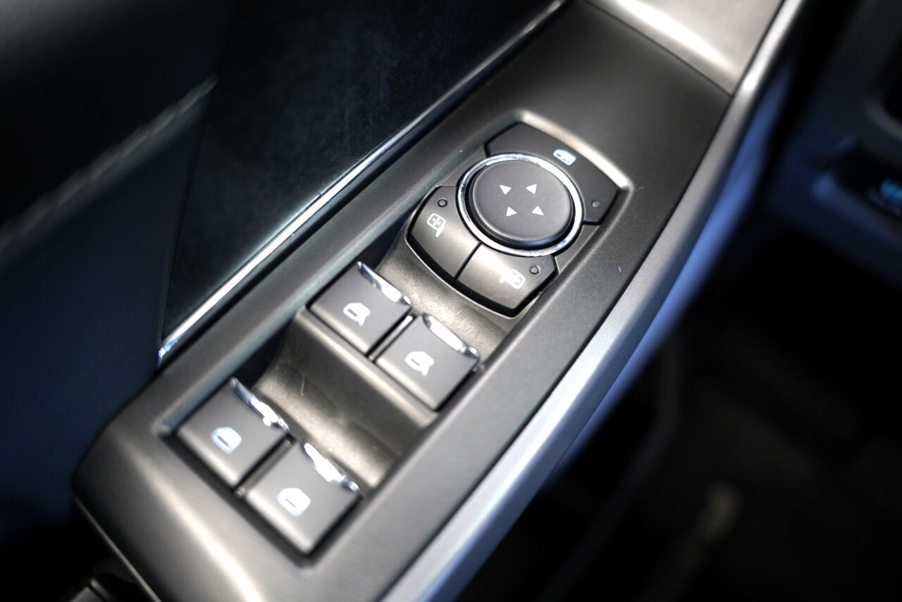 Ford F-150 Lightning Flash 4WD SuperCrew 5.5' Box 2025