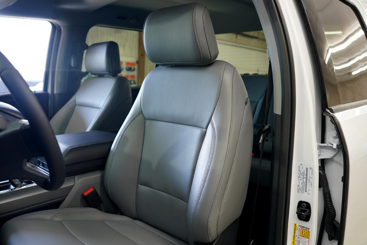 Ford F-150 Lightning Flash 4WD SuperCrew 5.5' Box 2025