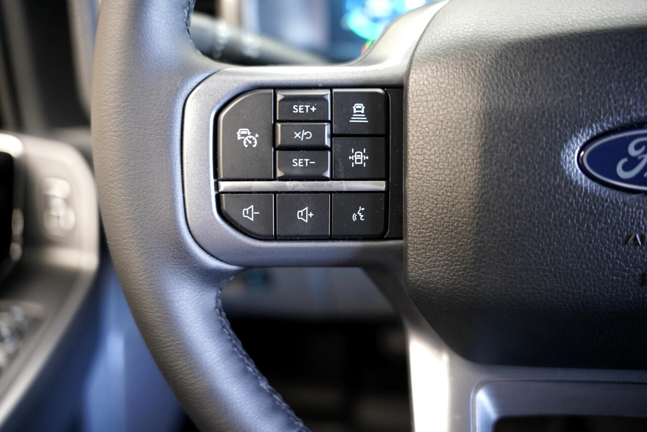 Ford F-150 Lightning Flash 4WD SuperCrew 5.5' Box 2025