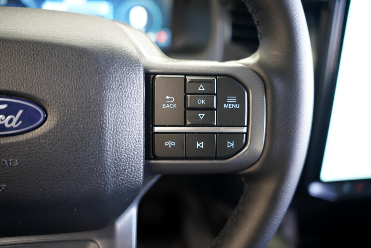 Ford F-150 Lightning Flash 4WD SuperCrew 5.5' Box 2025