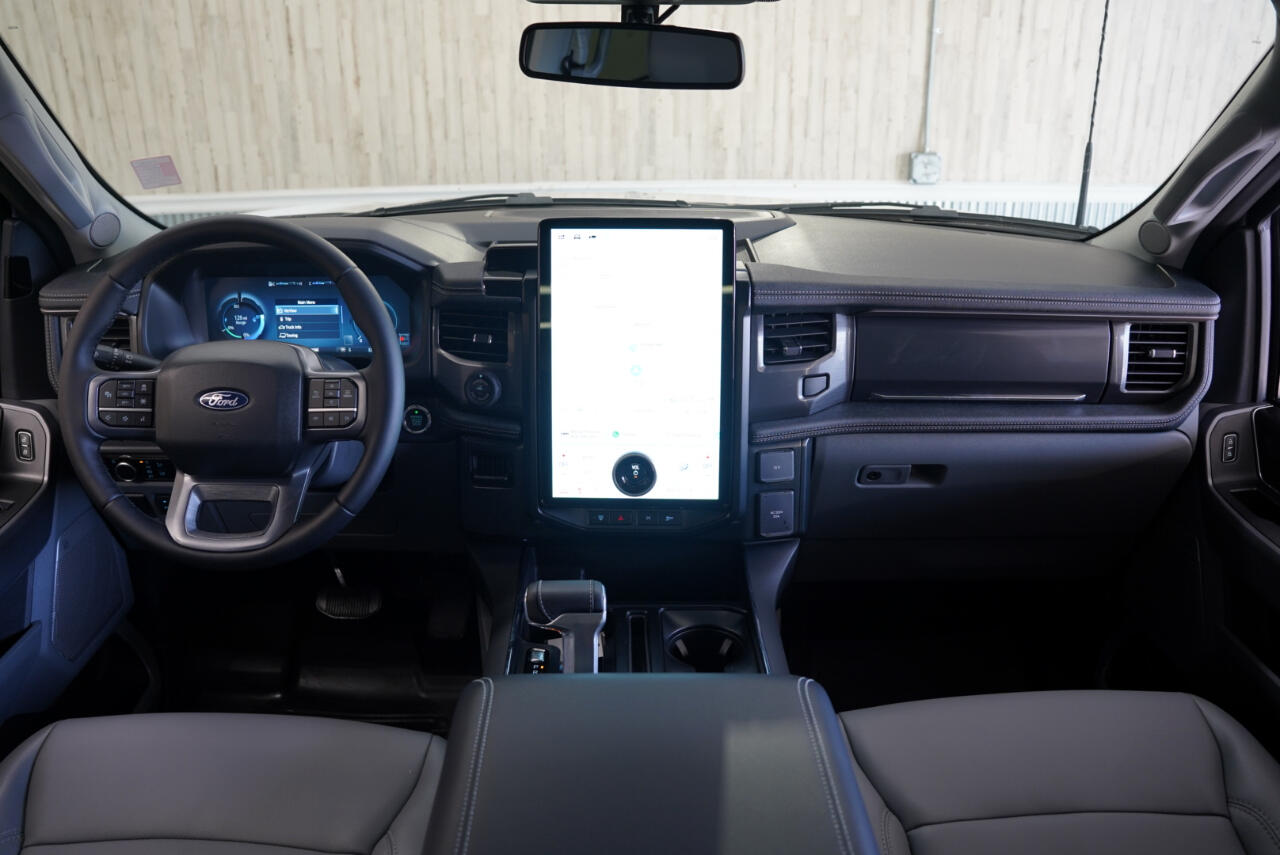 Ford F-150 Lightning Flash 4WD SuperCrew 5.5' Box 2025