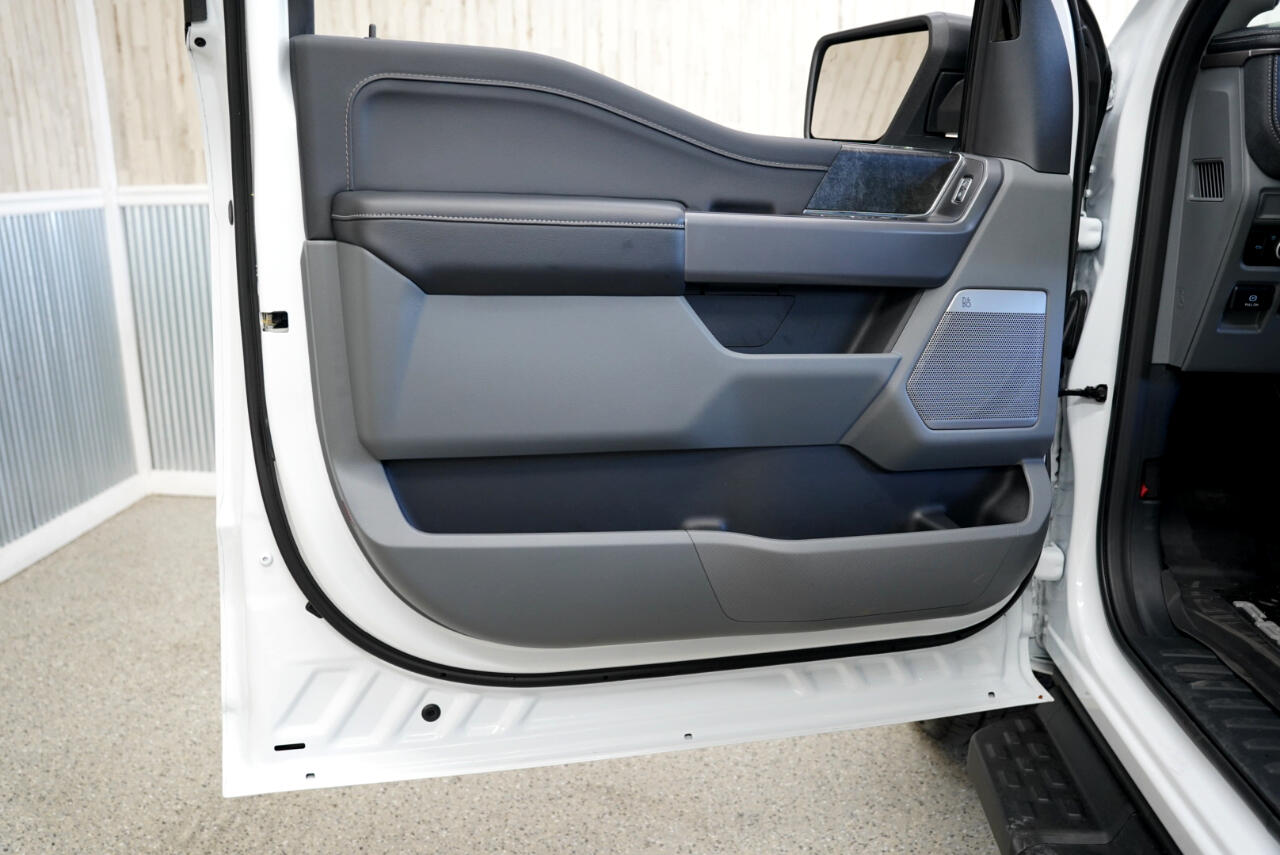 Ford F-150 Lightning Flash 4WD SuperCrew 5.5' Box 2025