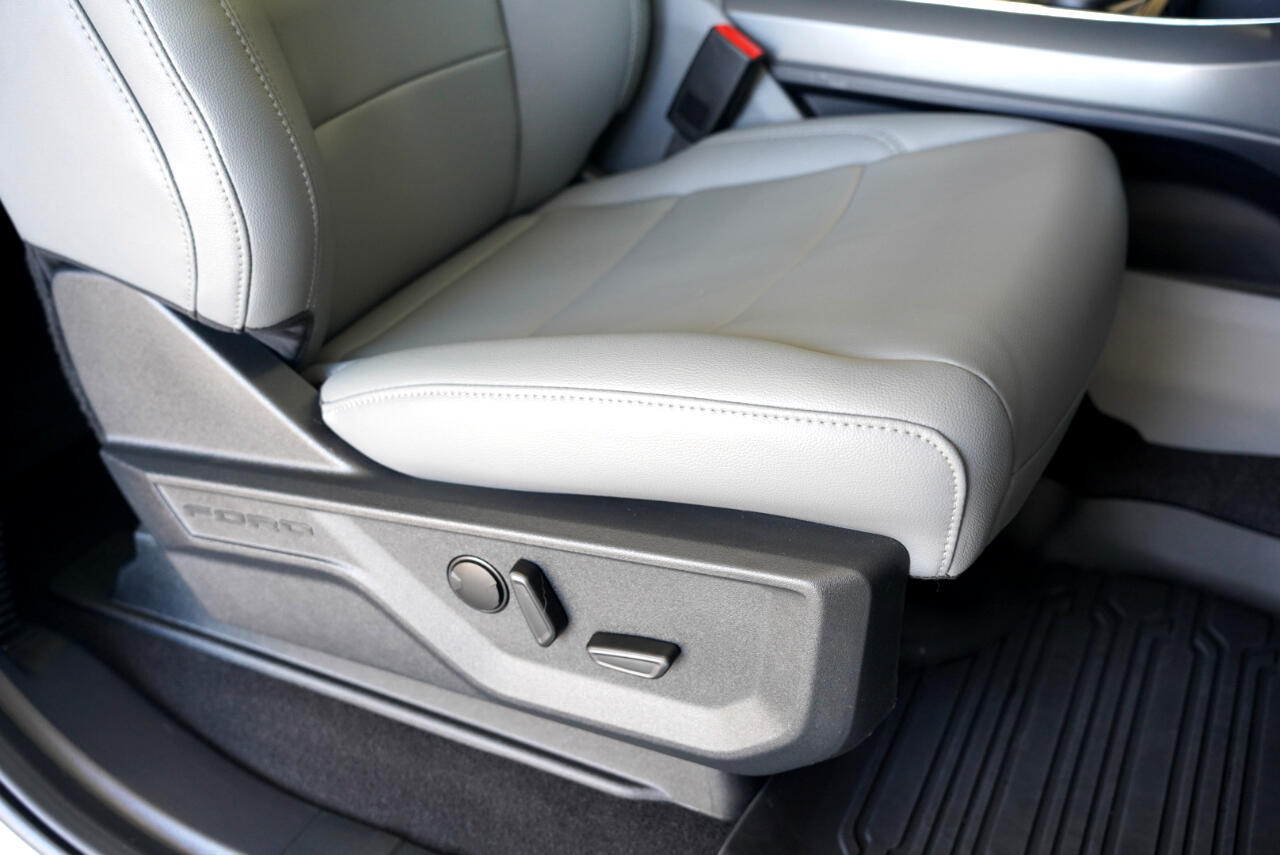 Ford F-150 Lightning Flash 4WD SuperCrew 5.5' Box 2025