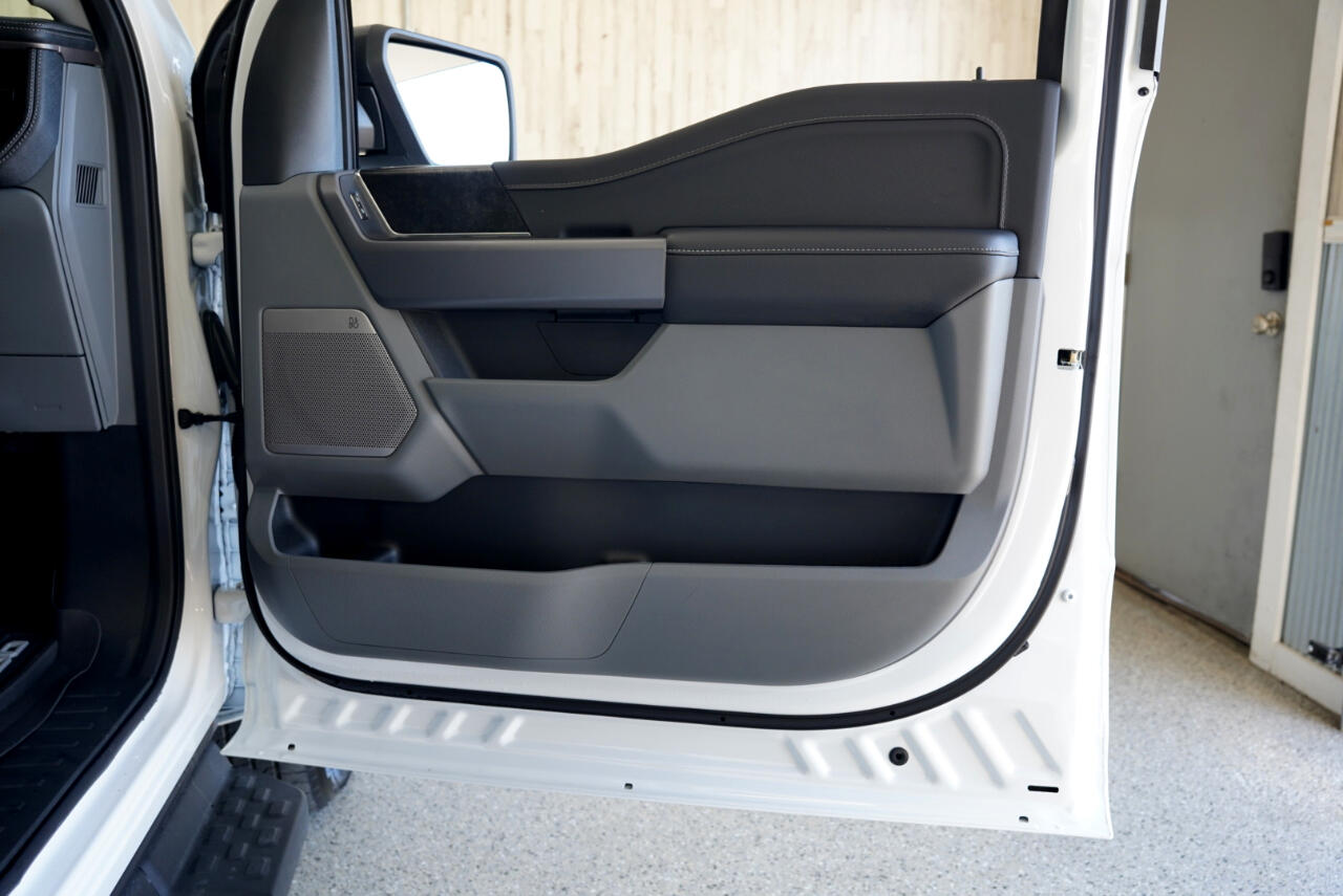 Ford F-150 Lightning Flash 4WD SuperCrew 5.5' Box 2025