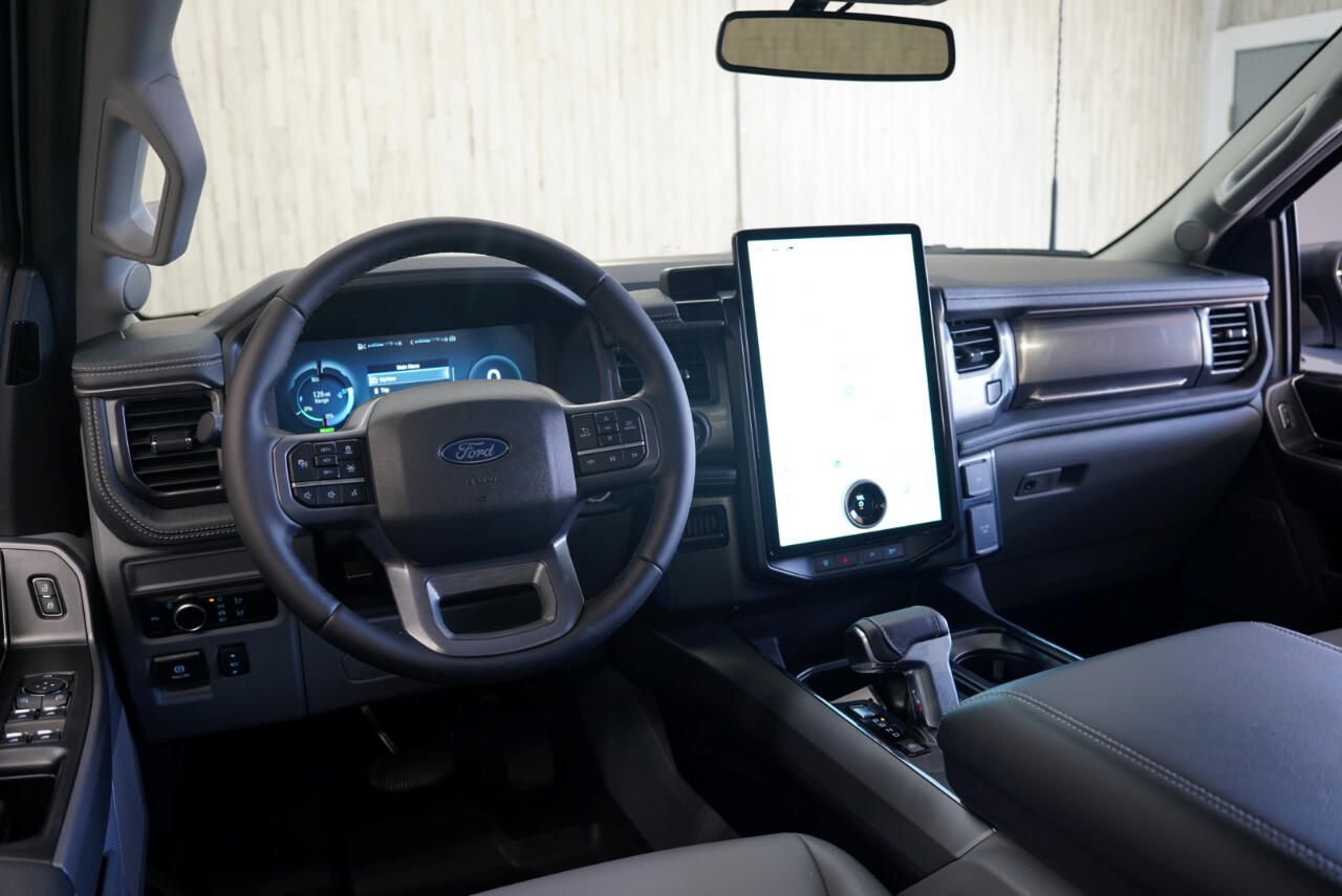 Ford F-150 Lightning Flash 4WD SuperCrew 5.5' Box 2025