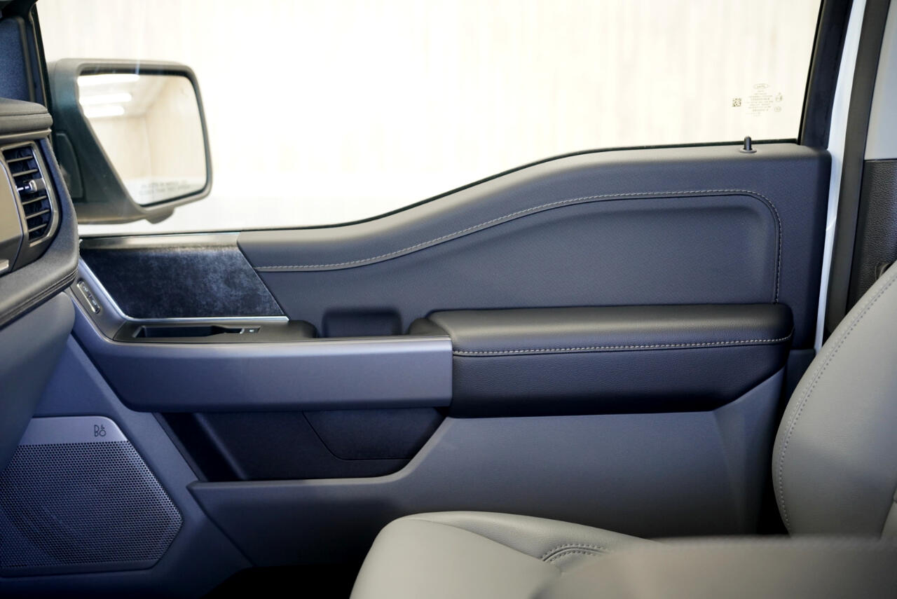 Ford F-150 Lightning Flash 4WD SuperCrew 5.5' Box 2025