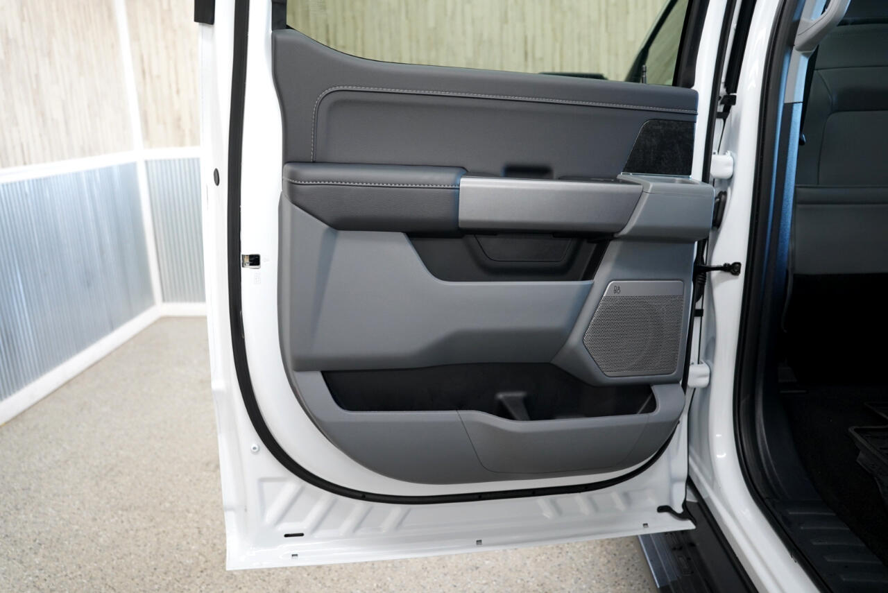 Ford F-150 Lightning Flash 4WD SuperCrew 5.5' Box 2025