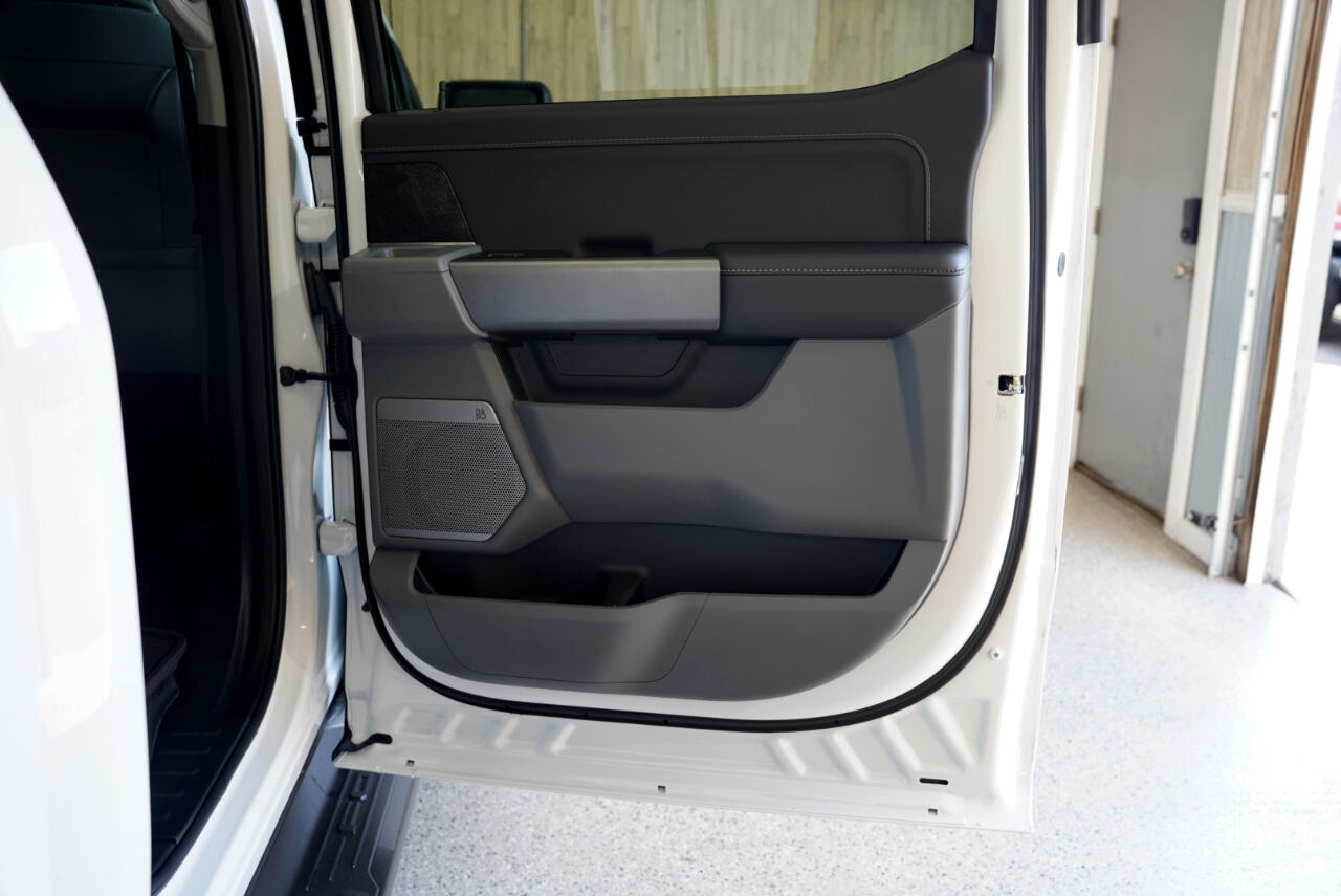 Ford F-150 Lightning Flash 4WD SuperCrew 5.5' Box 2025