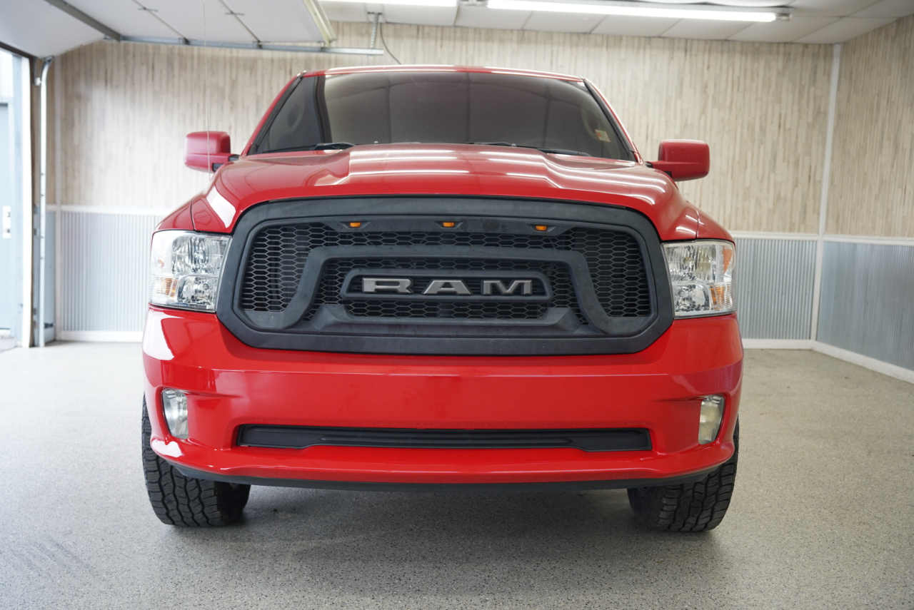 RAM 1500 Classic Express 4x4 Crew Cab 5'7" Box 2019