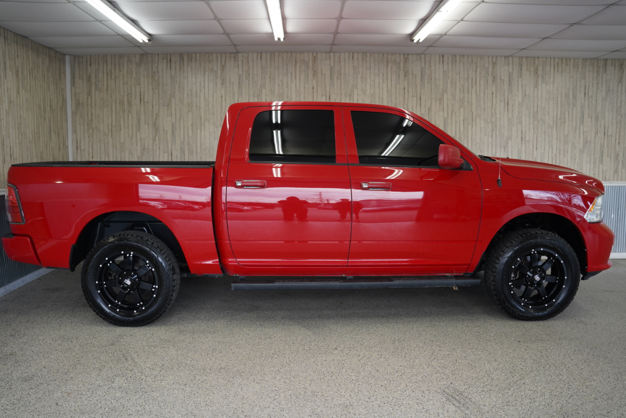 RAM 1500 Classic Express 4x4 Crew Cab 5'7" Box 2019