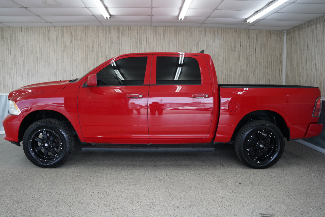 RAM 1500 Classic Express 4x4 Crew Cab 5'7" Box 2019