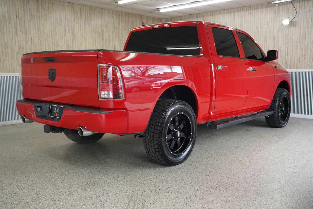 RAM 1500 Classic Express 4x4 Crew Cab 5'7" Box 2019