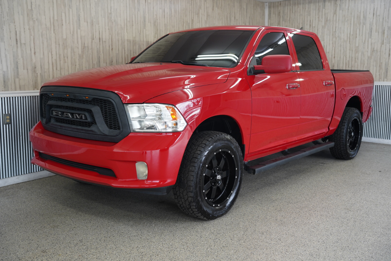 RAM 1500 Classic Express 4x4 Crew Cab 5'7" Box 2019