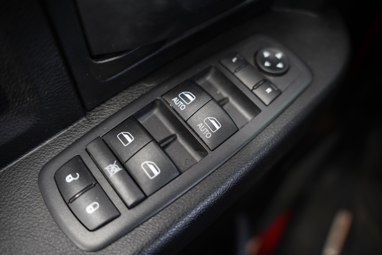 RAM 1500 Classic Express 4x4 Crew Cab 5'7" Box 2019