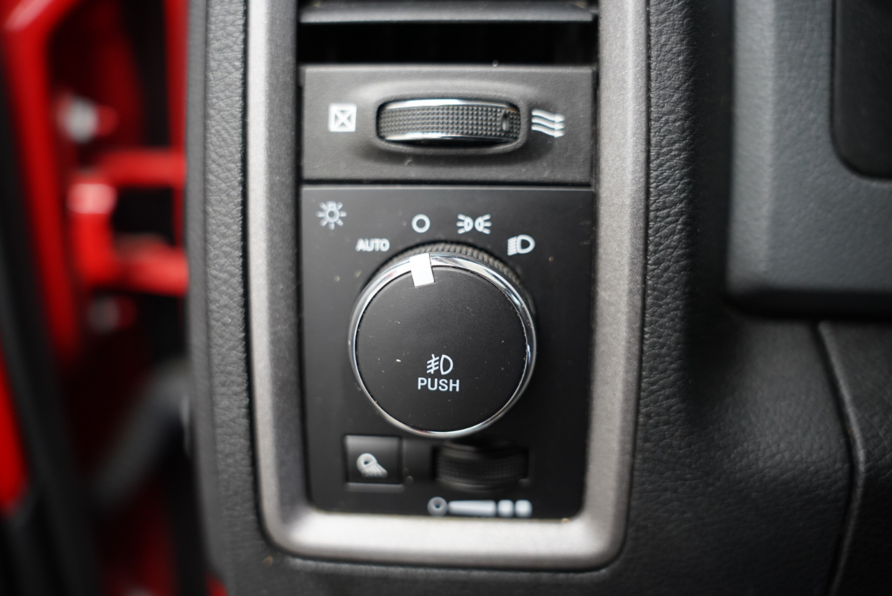 RAM 1500 Classic Express 4x4 Crew Cab 5'7" Box 2019