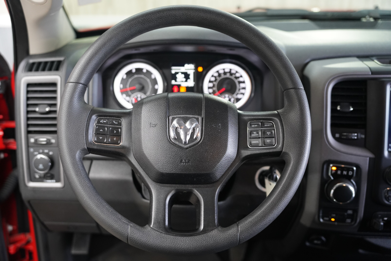 RAM 1500 Classic Express 4x4 Crew Cab 5'7" Box 2019