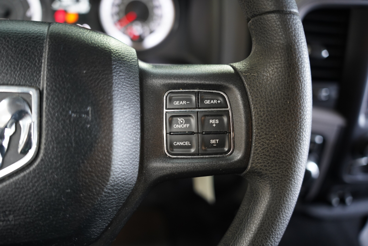 RAM 1500 Classic Express 4x4 Crew Cab 5'7" Box 2019