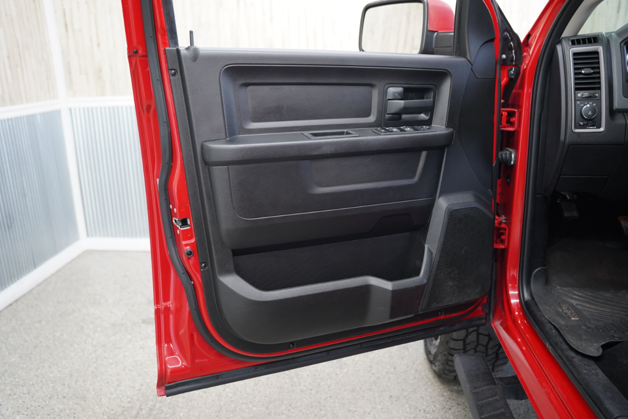 RAM 1500 Classic Express 4x4 Crew Cab 5'7" Box 2019