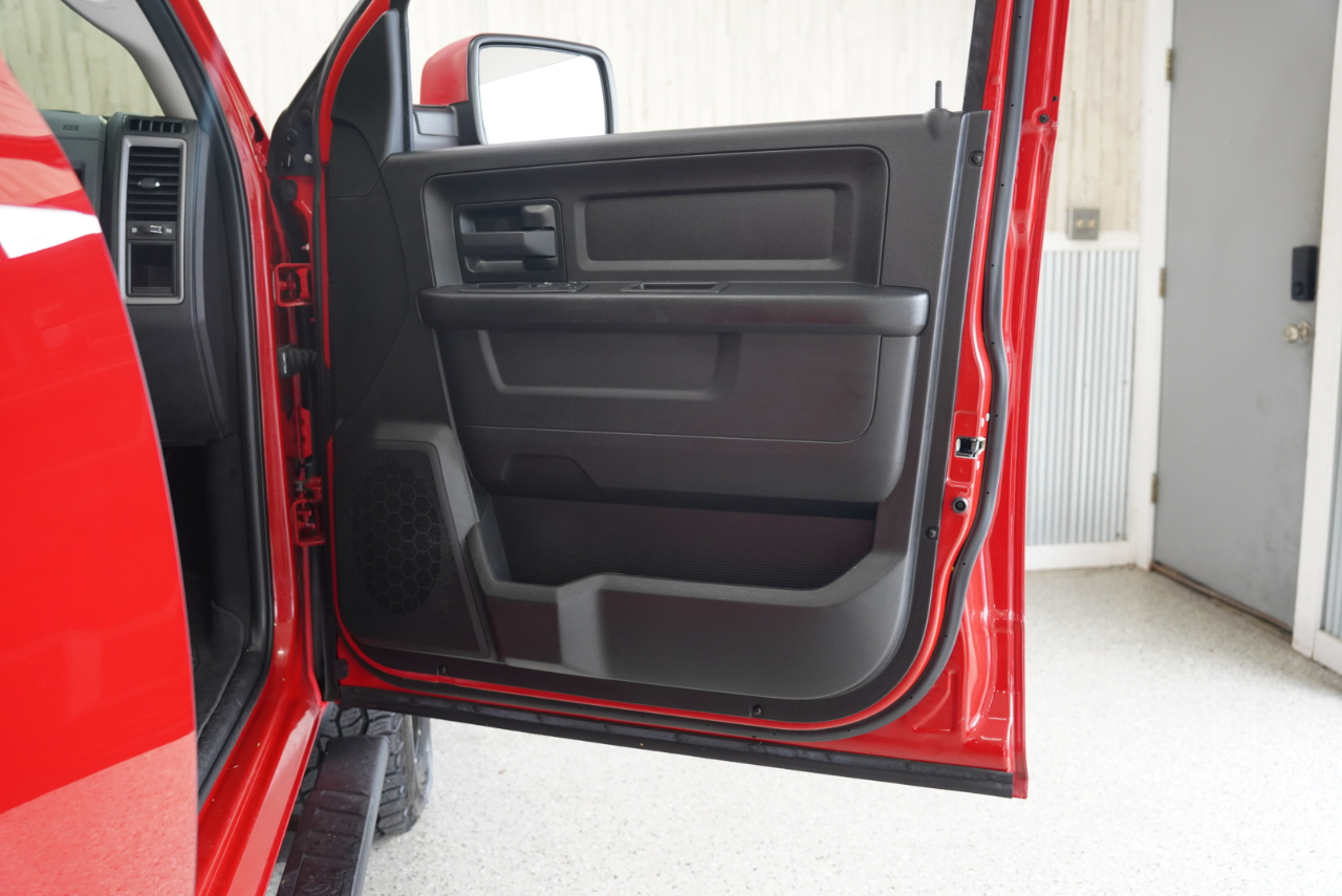 RAM 1500 Classic Express 4x4 Crew Cab 5'7" Box 2019