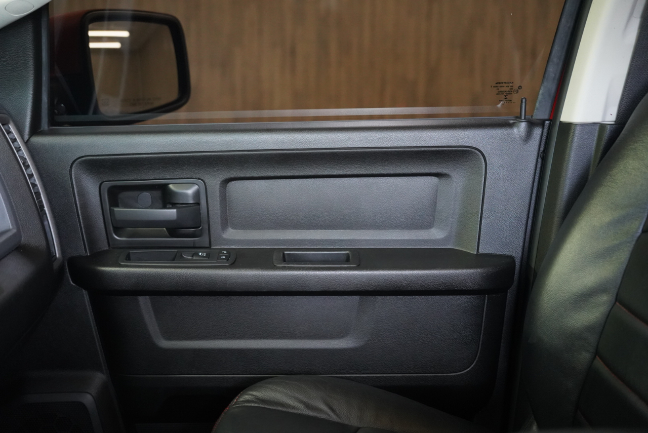 RAM 1500 Classic Express 4x4 Crew Cab 5'7" Box 2019