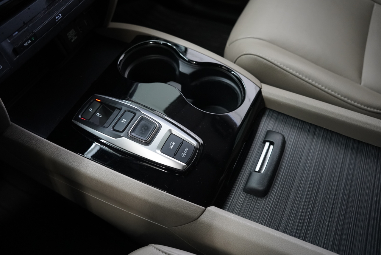 Honda Pilot AWD 4dr Touring w/RES & Navi 2016