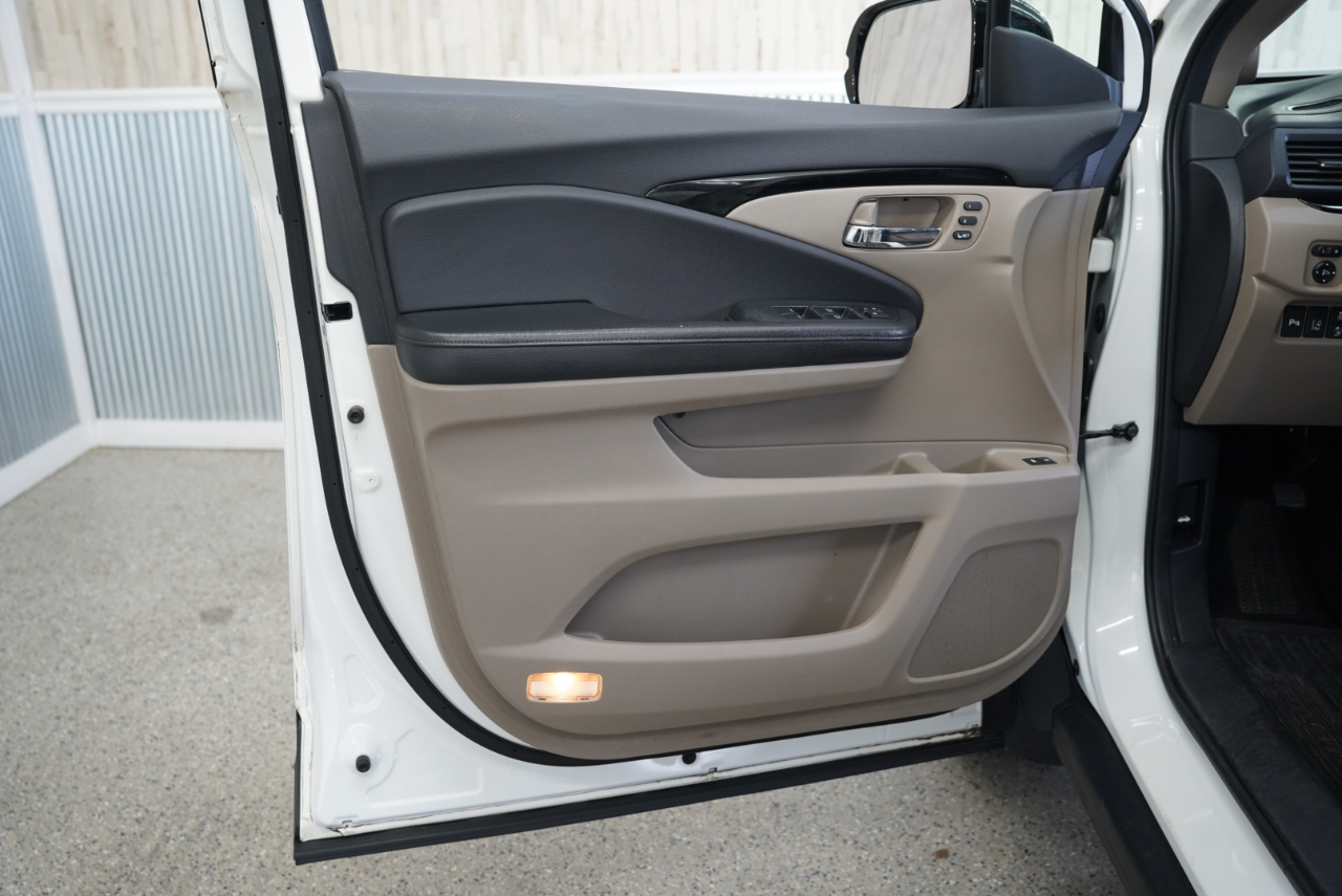 Honda Pilot AWD 4dr Touring w/RES & Navi 2016