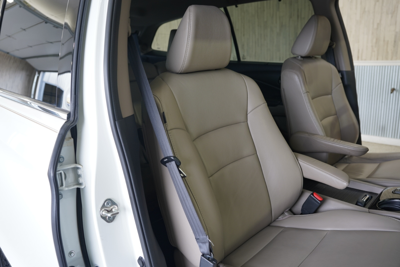 Honda Pilot AWD 4dr Touring w/RES & Navi 2016