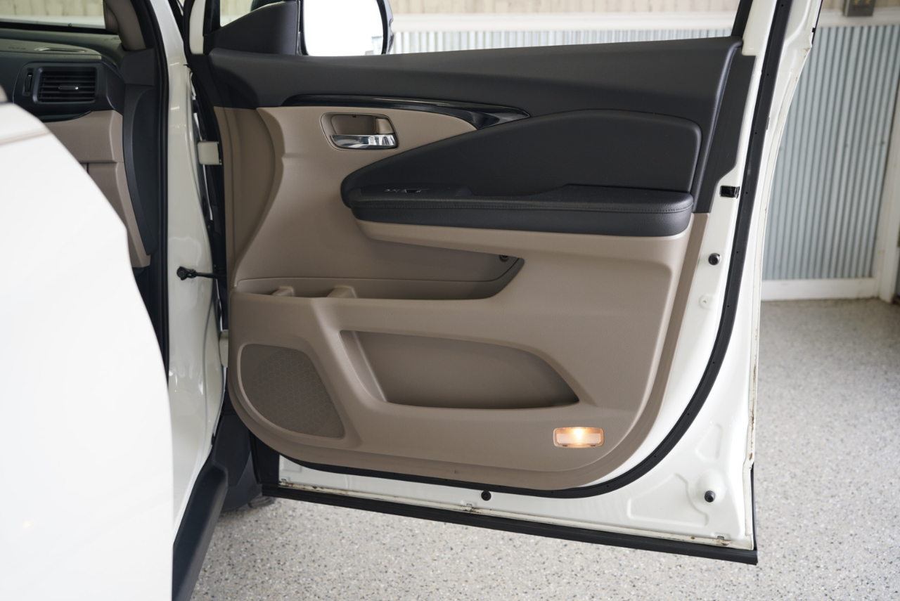 Honda Pilot AWD 4dr Touring w/RES & Navi 2016