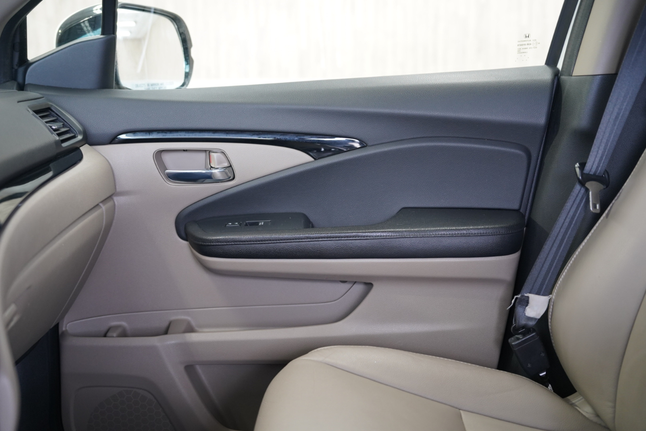 Honda Pilot AWD 4dr Touring w/RES & Navi 2016