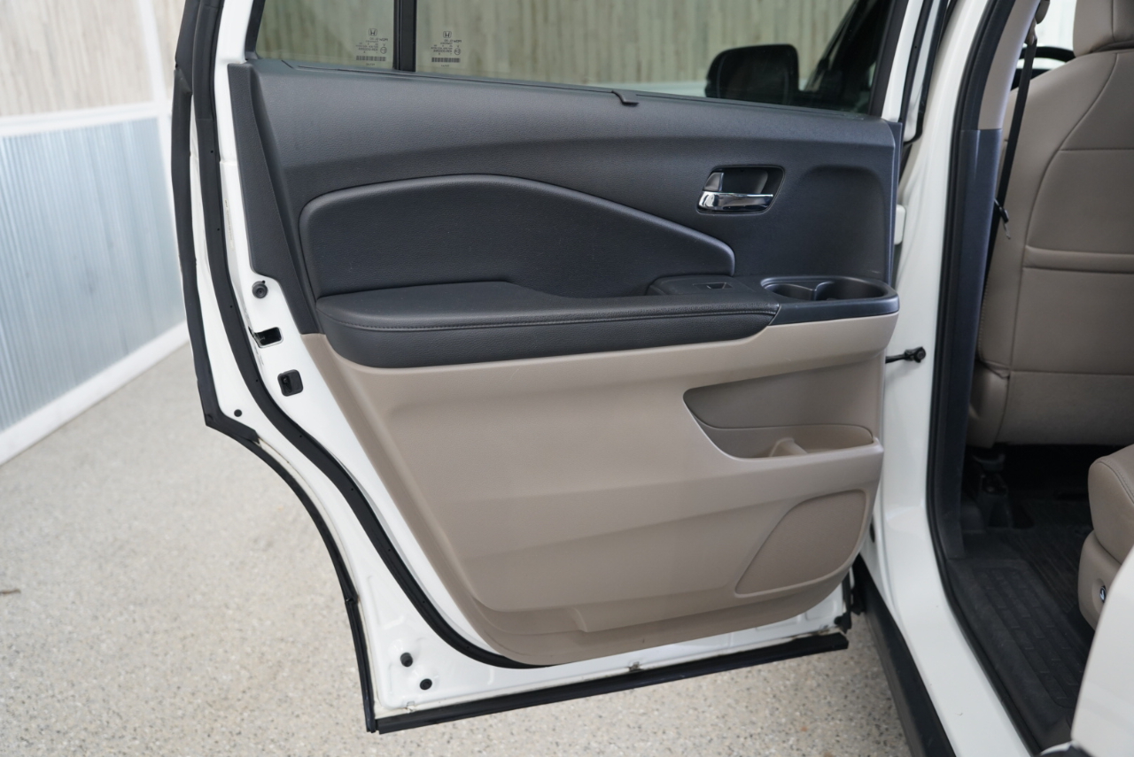 Honda Pilot AWD 4dr Touring w/RES & Navi 2016