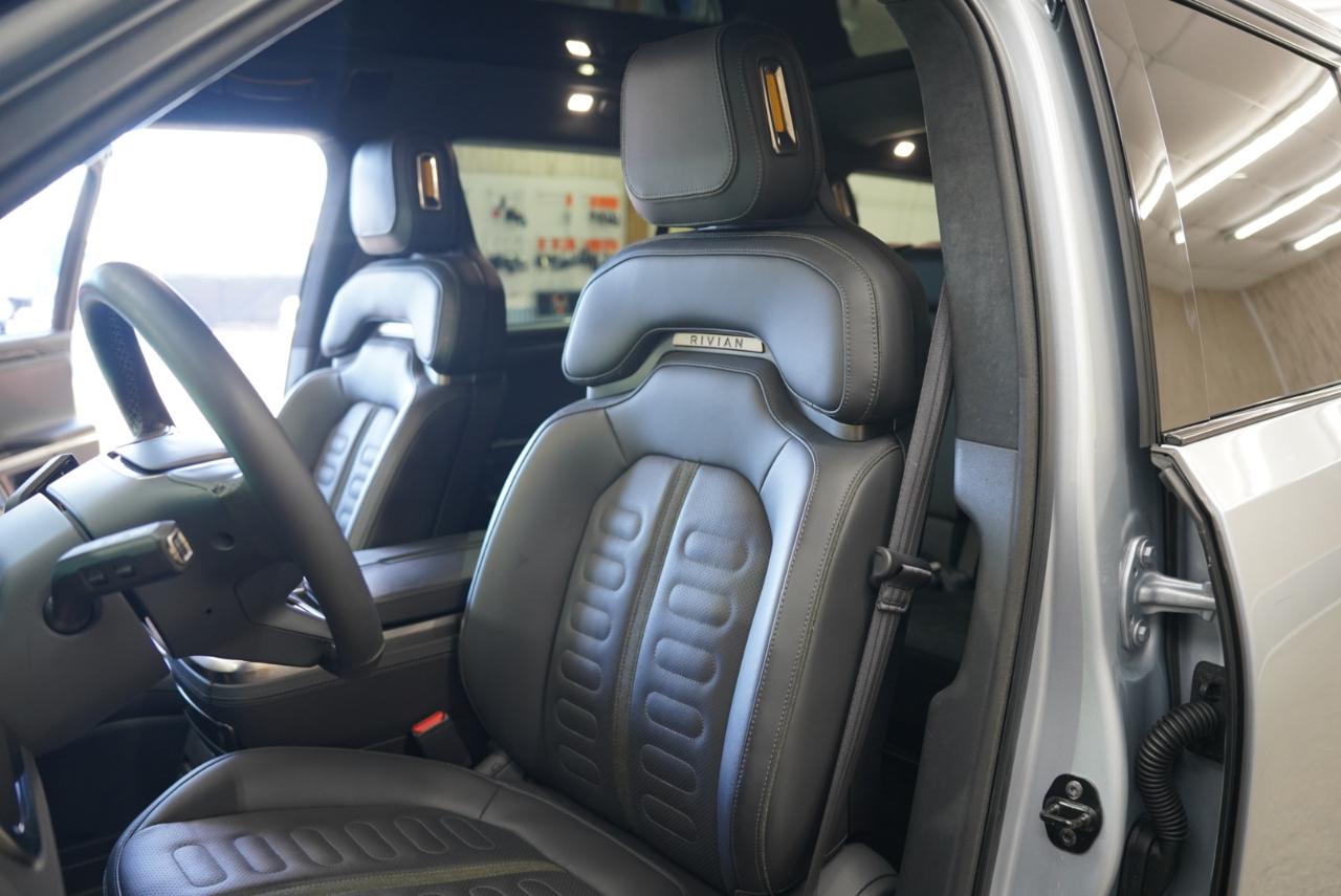 Rivian R1S Adventure Quad-Motor Large Pack 2023