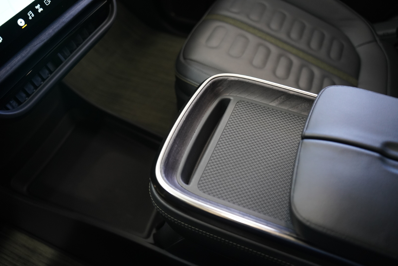 Rivian R1S Adventure Quad-Motor Large Pack 2023