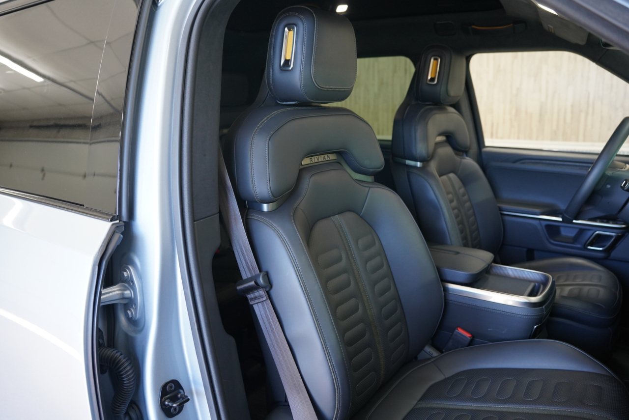 Rivian R1S Adventure Quad-Motor Large Pack 2023