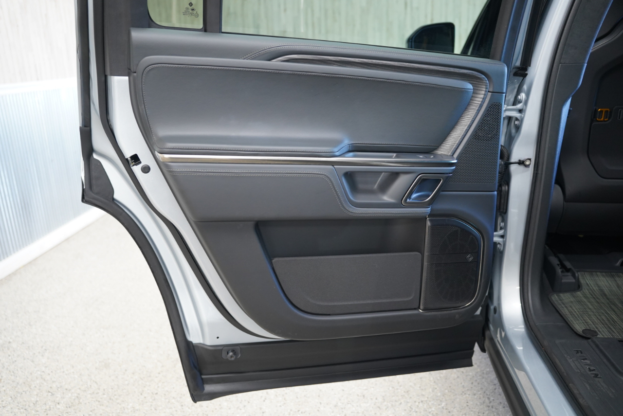 Rivian R1S Adventure Quad-Motor Large Pack 2023