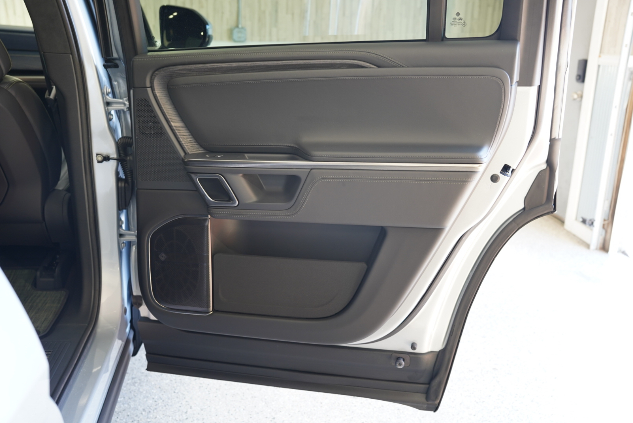 Rivian R1S Adventure Quad-Motor Large Pack 2023