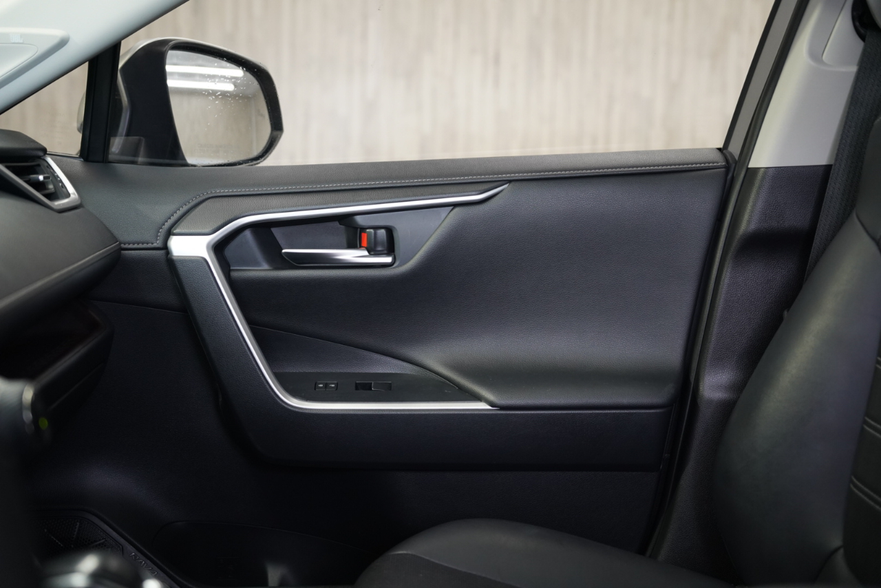 Toyota RAV4 Limited FWD (Natl) 2020