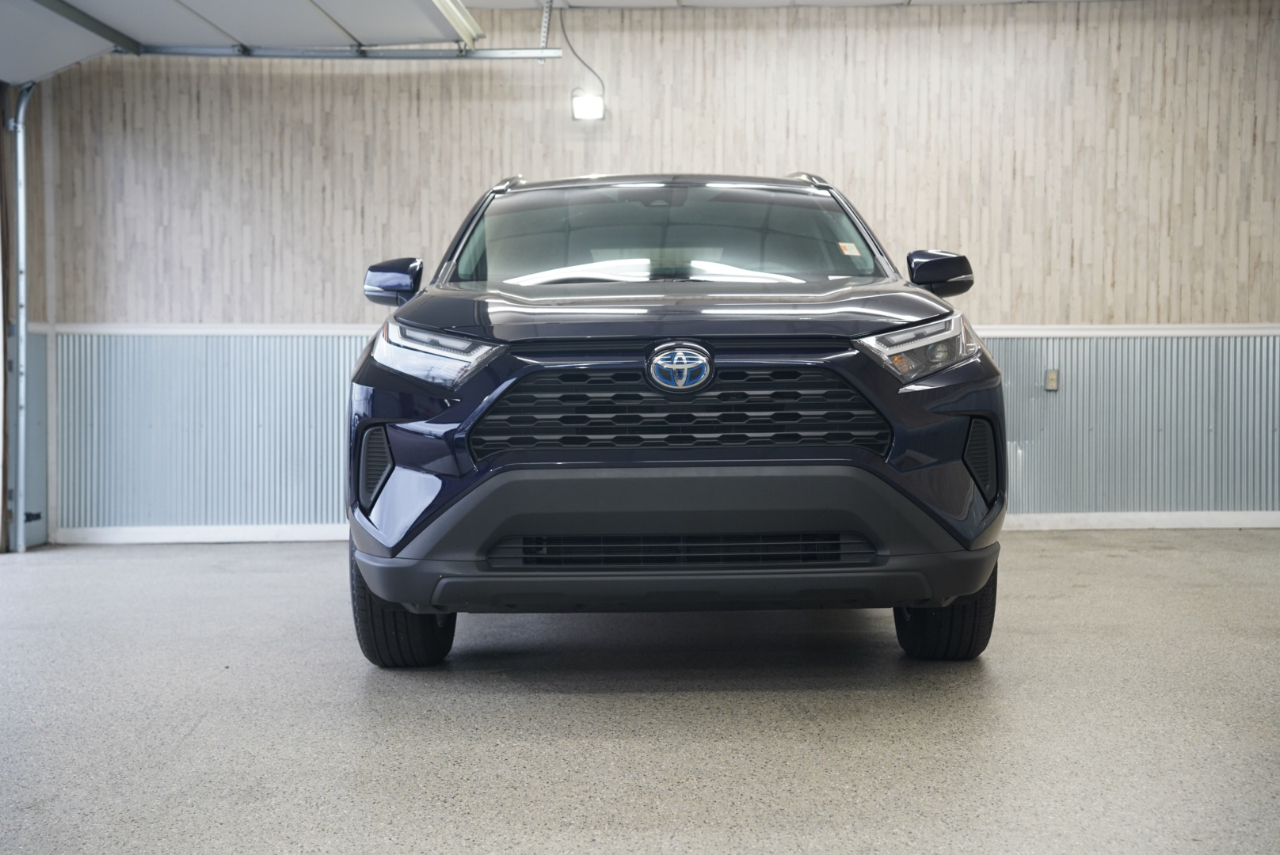 Toyota RAV4 Hybrid XLE AWD (Natl) 2024