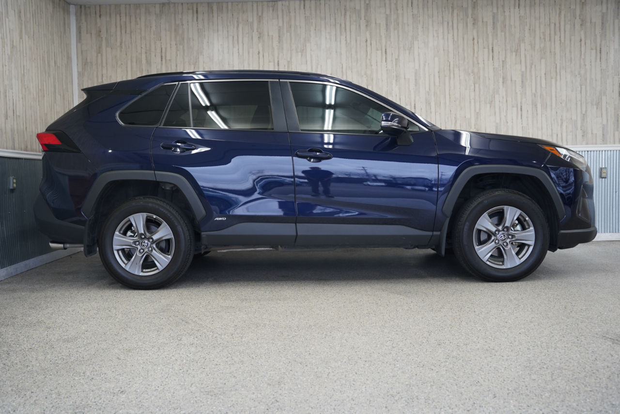 Toyota RAV4 Hybrid XLE AWD (Natl) 2024
