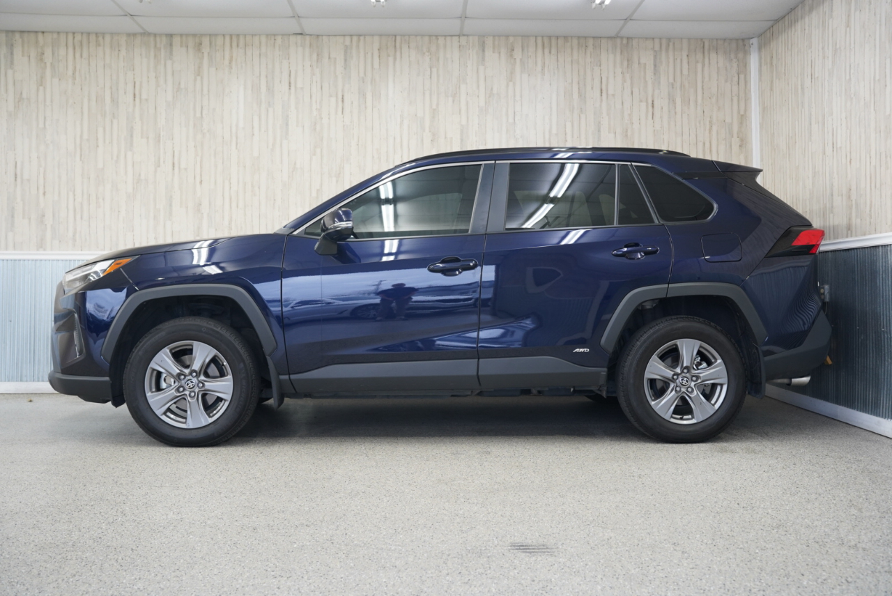 Toyota RAV4 Hybrid XLE AWD (Natl) 2024