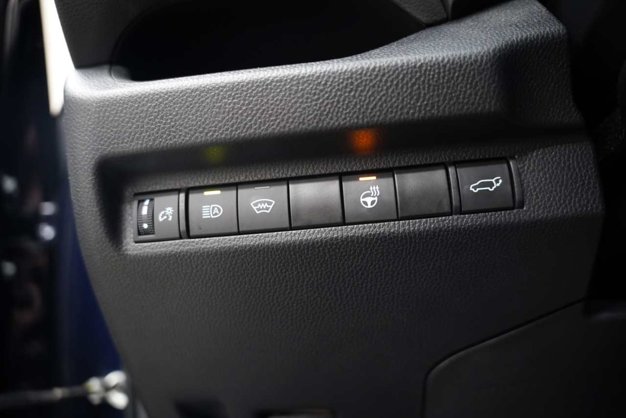 Toyota RAV4 Hybrid XLE AWD (Natl) 2024