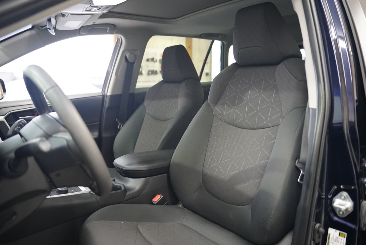 Toyota RAV4 Hybrid XLE AWD (Natl) 2024