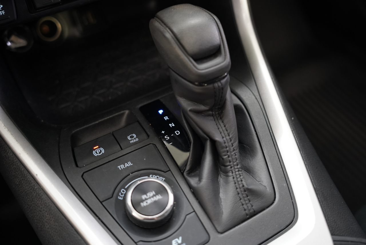 Toyota RAV4 Hybrid XLE AWD (Natl) 2024