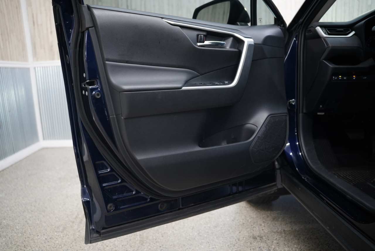 Toyota RAV4 Hybrid XLE AWD (Natl) 2024