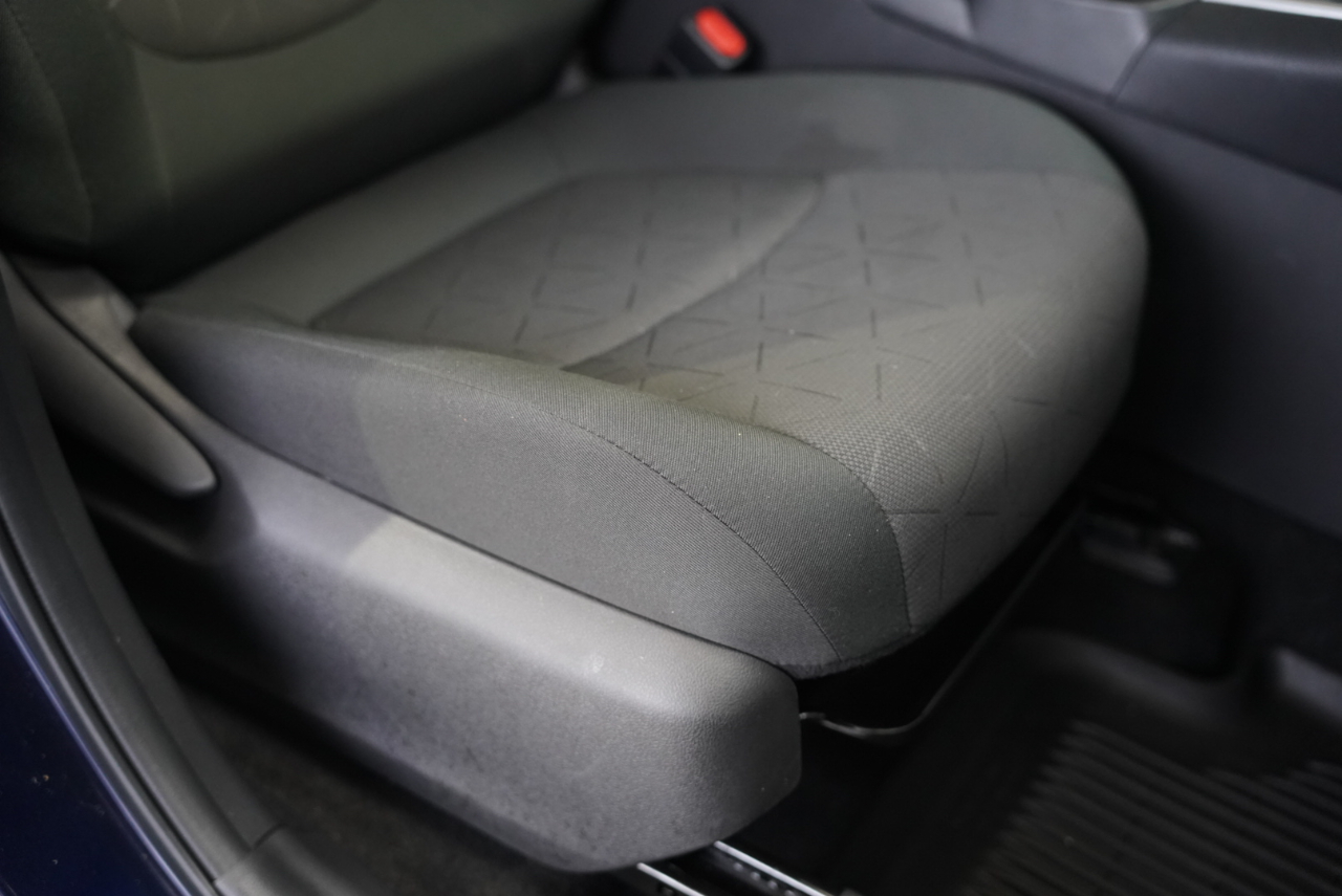 Toyota RAV4 Hybrid XLE AWD (Natl) 2024