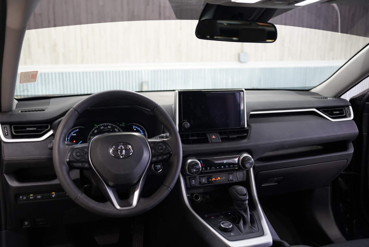 Toyota RAV4 Hybrid XLE AWD (Natl) 2024