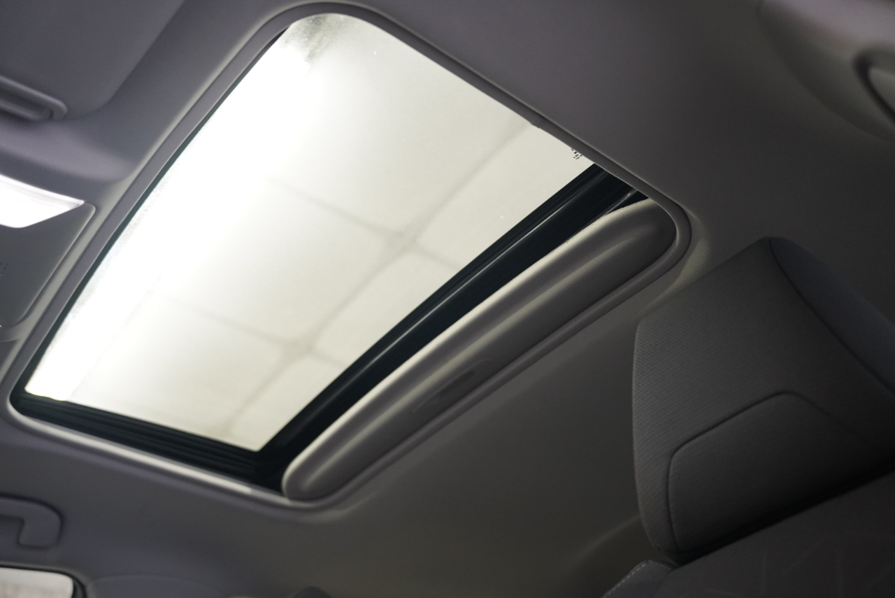 Toyota RAV4 Hybrid XLE AWD (Natl) 2024